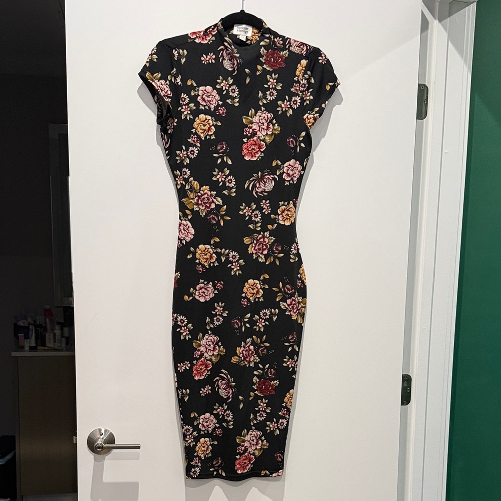 Unique Vintage Black Floral Midi Dress